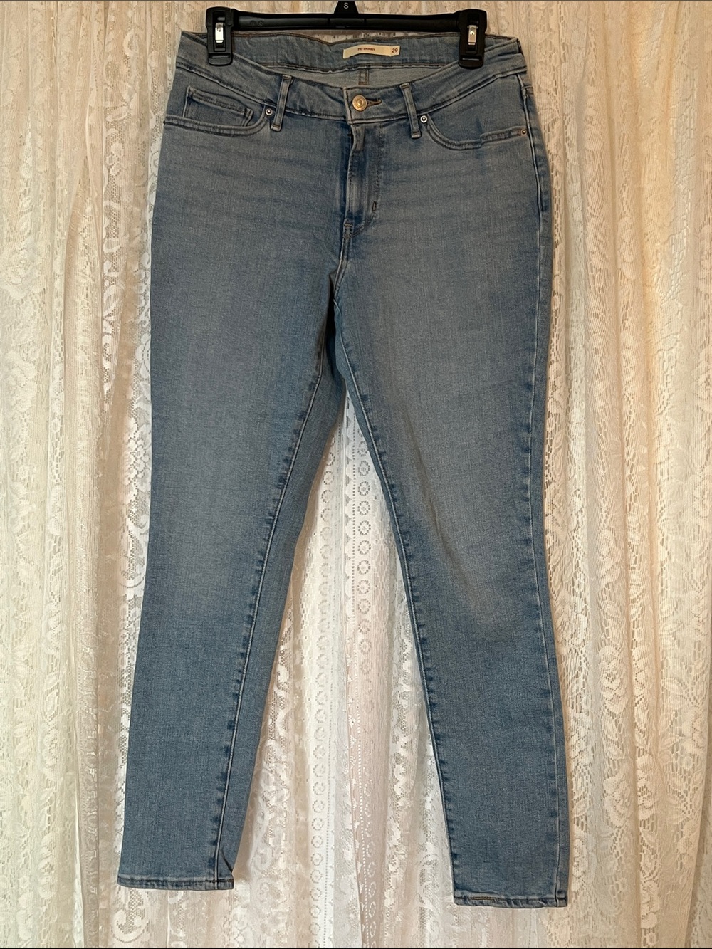 LEVI’s 711 Skinny Jeans